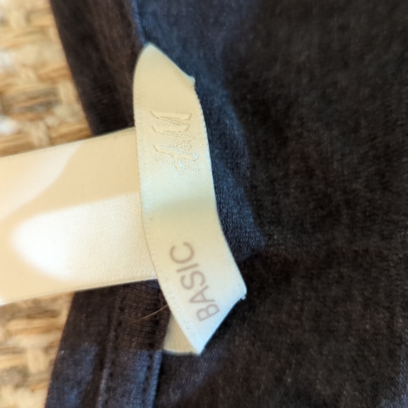 H&M basic gray v neck tee - Picture 2 of 4